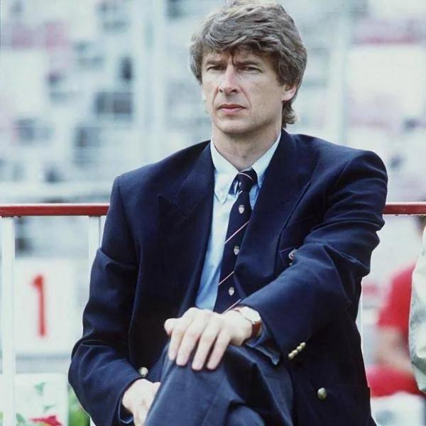 教授的故事:從降級到登頂,從海布里到酋長球場,槍王之王震足壇 教授的故事:從降級到登頂,從海布里到酋長球場,槍王之王震足壇