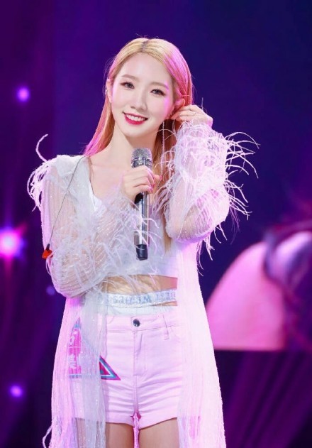 孟美岐高畫質美照：知三當三，風吹馬桶蓋醜人多作怪