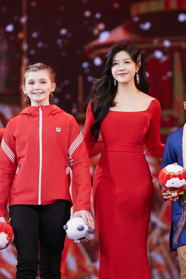 陳妍希再現&OpenCurlyDoubleQuote;小龍女&rdquo;造型，穿熒光黃色國風裙，又嫩又甜