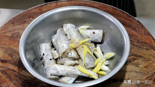 快過年了，教你5種炸年貨做法，學會多備一些，炒菜燉湯都不錯