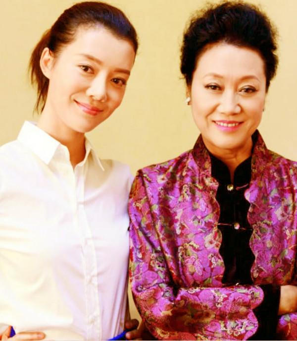 當紅女星車曉：離異父母讓她淚目，失婚9年的她如何對待婚戀？