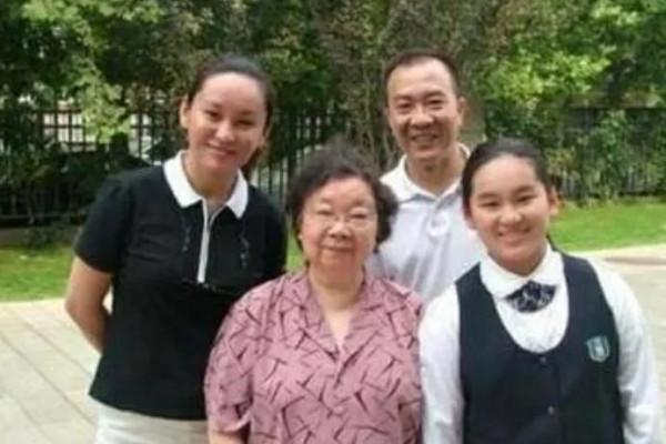 “相聲名家”戴志誠：稱呼姜昆是神，與楊蕾離婚，轉身娶了師嬸嬸