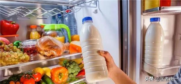 晚上喝牛奶危害很大？為了家人健康，喝牛奶這3個誤區你要知道