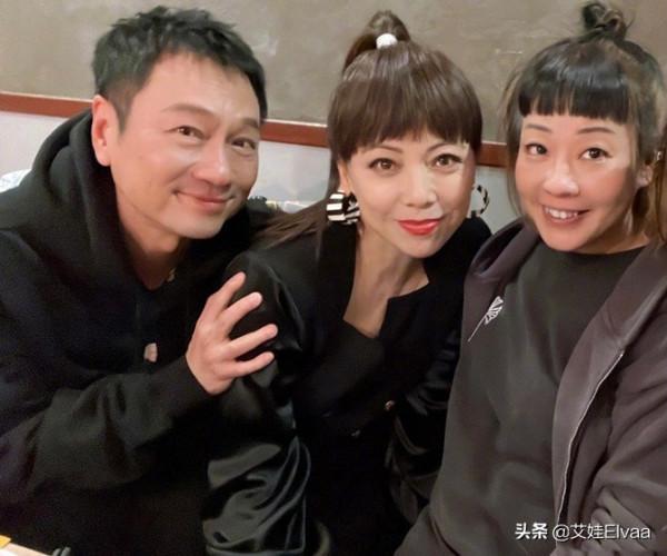 鄧萃雯新發型堪比“整容”，剪空氣劉海穿大衣變軟妹，形象大變樣