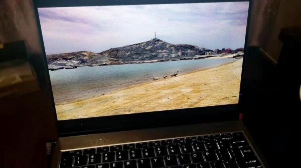 綜合體驗國產Funhouse筆記本，與2K鏡面屏相比，電腦像是送的一樣