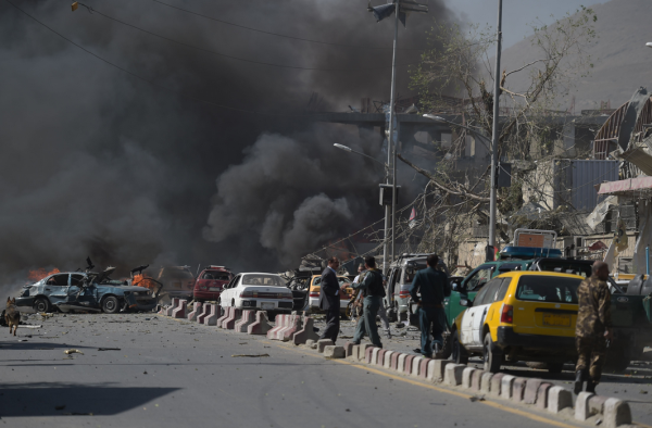 塔利班麻煩大了！昆都士爆炸致近兩百人傷亡，或因為“剿匪”承諾