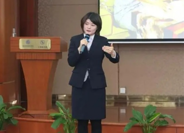 不能用手直接觸控身體，入殮師：與鬼神無關，即便是親人也不可以