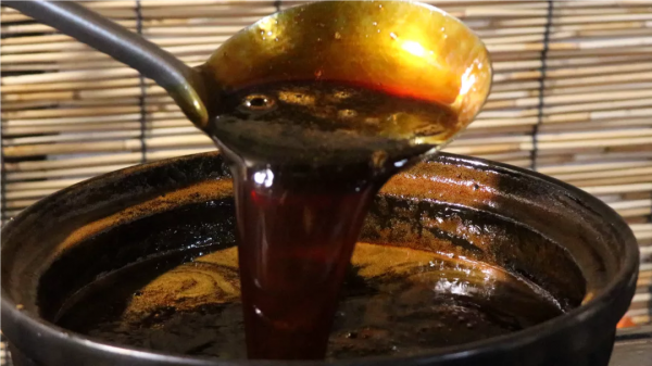 挖一勺梨膏泡一碗茶水,近60年的梨樹,帶給我們的還有歲月的積澱 挖一勺梨膏泡一碗茶水,近60年的梨樹,帶給我們的還有歲月的積澱