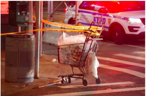 61歲中國大叔在紐約撿瓶子，被暴打昏迷8個月，最近去世了