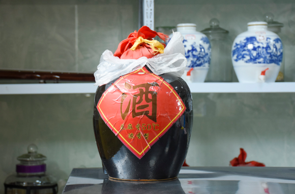 白酒待遇差別大，五糧液“再現”金雞電影節，這些好酒卻冷落一旁