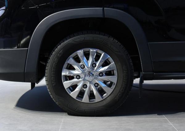 可接送員工，也可改成房車，還能當救護車用，大通V90墨很多用