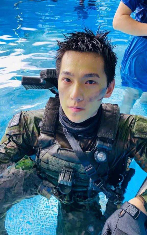 十位當過兵的明星，你都知道誰？