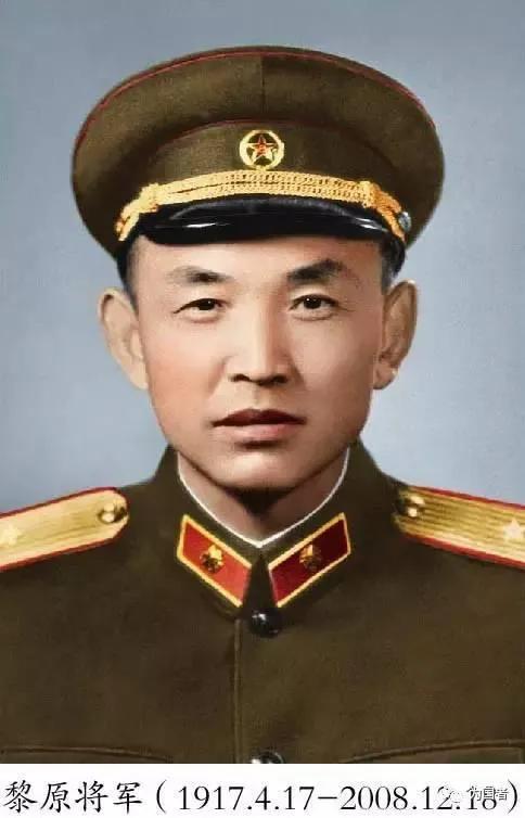 省革委會主任黎原在公交車上遭遇售票員惡劣對待，將軍說：開除你