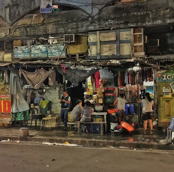 窮小子冒充沙特王子行騙30年，豪車名牌傍身，因一道燻火腿露破綻