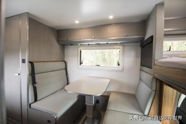 軍綠防爆車體，配四驅V8動力，帶吃住功能！實拍福特4座越野房車