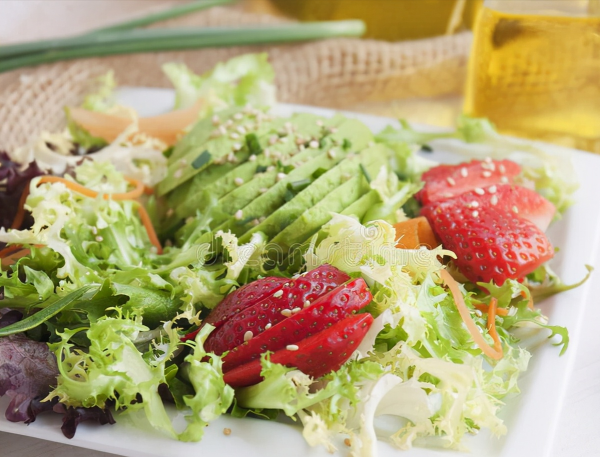 草莓沙拉生菜，減肥又有水果，又有蔬菜，還有沙拉