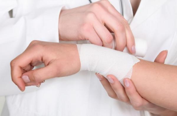 孩子被沸水燙傷，家長需謹記五字訣救治，處理不當會害娃