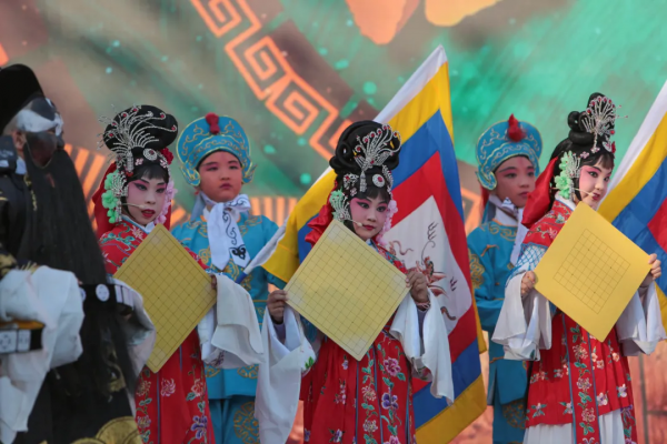 北師大大興附中參加北京農民藝術節鄉村大舞臺專場演出