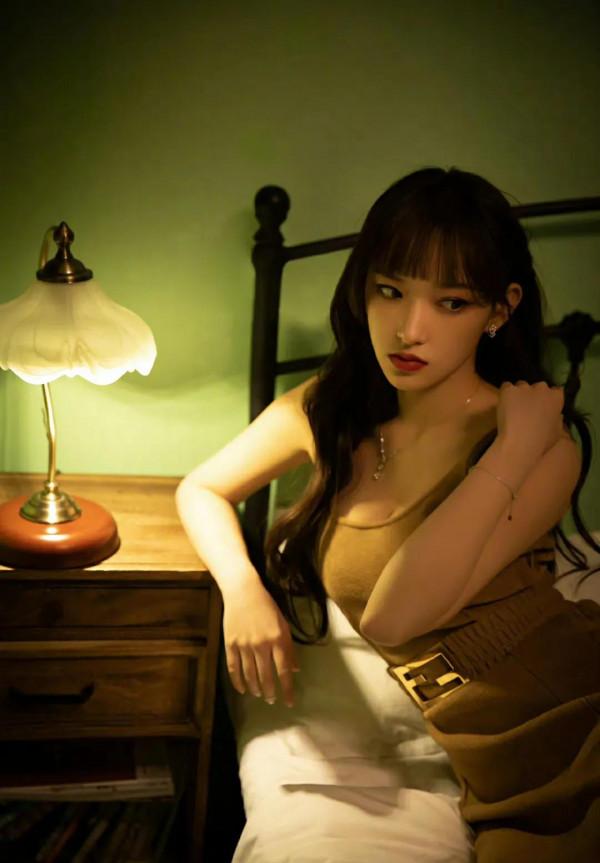 程瀟落葉棕背心裙，這樣的女孩子有誰不喜歡？