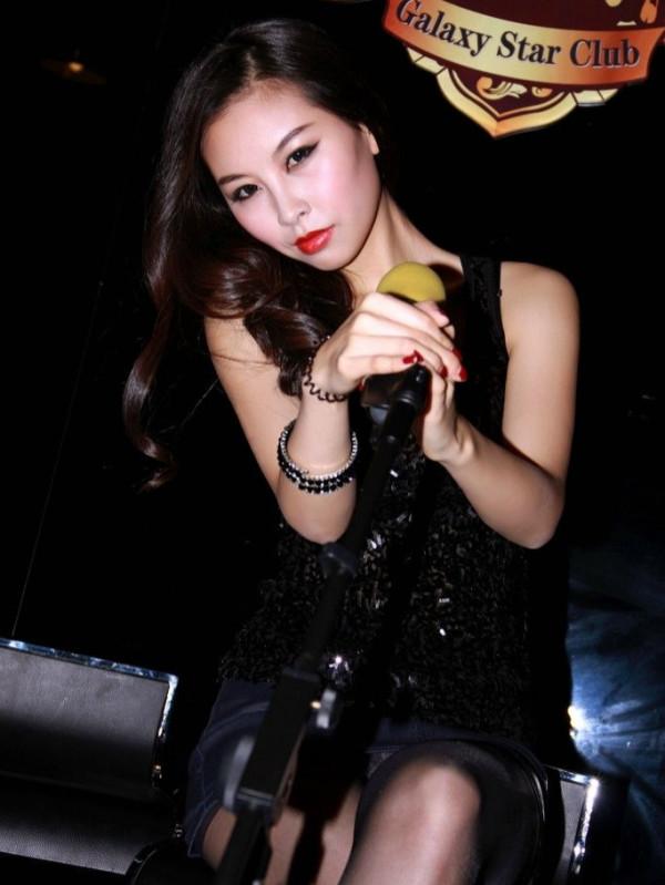 汽修工人開客戶的豪車,冒充富二代欺騙女孩,卻反被女孩騙走豪車 汽修工人開客戶的豪車,冒充富二代欺騙女孩,卻反被女孩騙走豪車