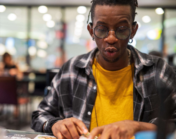 非洲留學生評中國手機：華為沉穩，oppo時尚，XM內斂，傳音實在