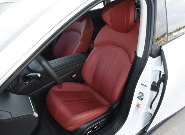 軸距近3米造型帥氣,最快4.3秒破百,不燒油也能跑很遠,小鵬P7 軸距近3米造型帥氣,最快4.3秒破百,不燒油也能跑很遠,小鵬P7