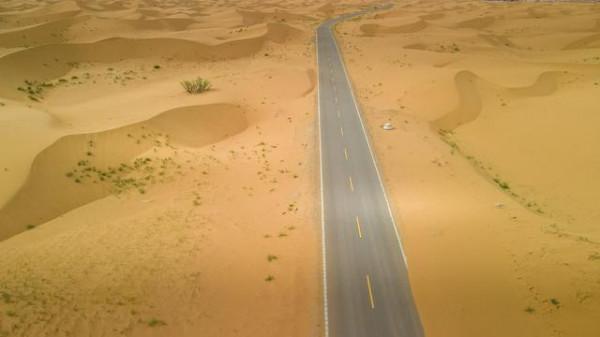 中衛沙坡頭旅遊,越野車穿越騰格里,看到最美的大漠落日 中衛沙坡頭旅遊,越野車穿越騰格里,看到最美的大漠落日