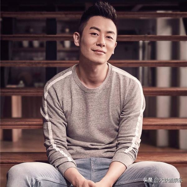 長著一張“胡作非為”的臉,卻顧家的6位男星,小說男主出走了 長著一張“胡作非為”的臉,卻顧家的6位男星,小說男主出走了