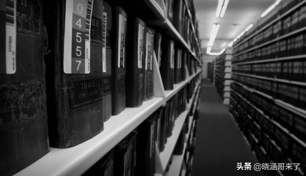 三胞胎實驗，出生就被分開放入不同的家庭，後來的人生有何不同？