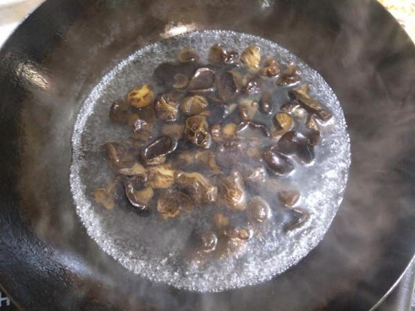 入秋後多吃木耳，加入2味去涼拌，清口爽脆，看著就香