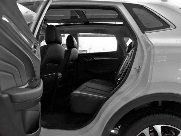 車身不大空間不小,好開不貴的自動擋SUV,實拍榮威RX3 車身不大空間不小,好開不貴的自動擋SUV,實拍榮威RX3