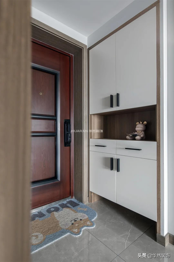 98㎡現代小三居，中間戶型無玄關、暗廚房問題巧妙解決