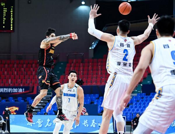 CBA|遼寧送同曦25連敗 浙江險勝青島 CBA|遼寧送同曦25連敗 浙江險勝青島