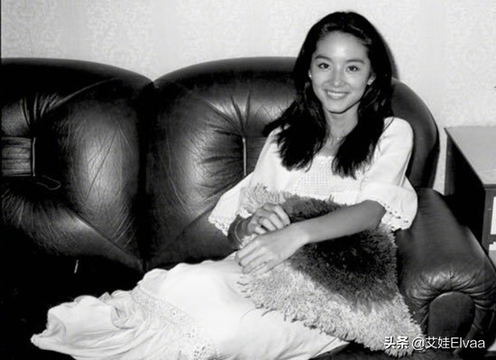 林青霞罕見參加老年人聚會,穿緞面襯衫獨樹一幟,67歲美貌太搶鏡 林青霞罕見參加老年人聚會,穿緞面襯衫獨樹一幟,67歲美貌太搶鏡