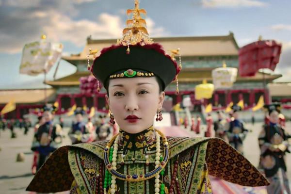 滿族服飾中的這種配飾，原來不只是為了擋風，而是另有作用