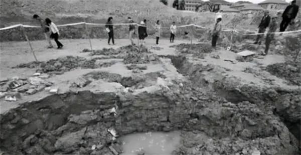 1978年，湖北發現豪華水墓，出土21口陪葬棺材