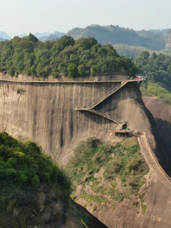 高椅嶺&mdash;那片紅色陡峭的山