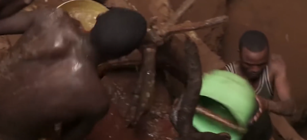 非洲鹽販的補給站,50米的深水井,誰說非洲人渴死不打井 非洲鹽販的補給站,50米的深水井,誰說非洲人渴死不打井