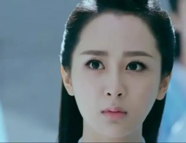 假馬假肌肉，每部戲戴美瞳，明星拍戲一個比一個能忽悠，太離譜