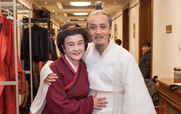 馮遠征：娶大8歲梁丹妮，婚後寵妻28年，如今年過半百滿是遺憾