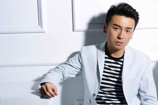 雷佳音：14歲因早戀輟學，與妻子裸婚，如何變成一線明星？