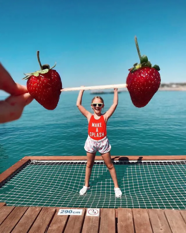 土耳其媽媽曬7歲女兒cos照爆火ins，網友：哈哈哈哈簡直是神還原