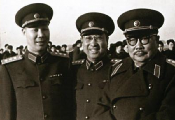 解放兩廣,陳賡兩次違抗林彪下達的軍令,毛主席得知後如何處置? 解放兩廣,陳賡兩次違抗林彪下達的軍令,毛主席得知後如何處置?