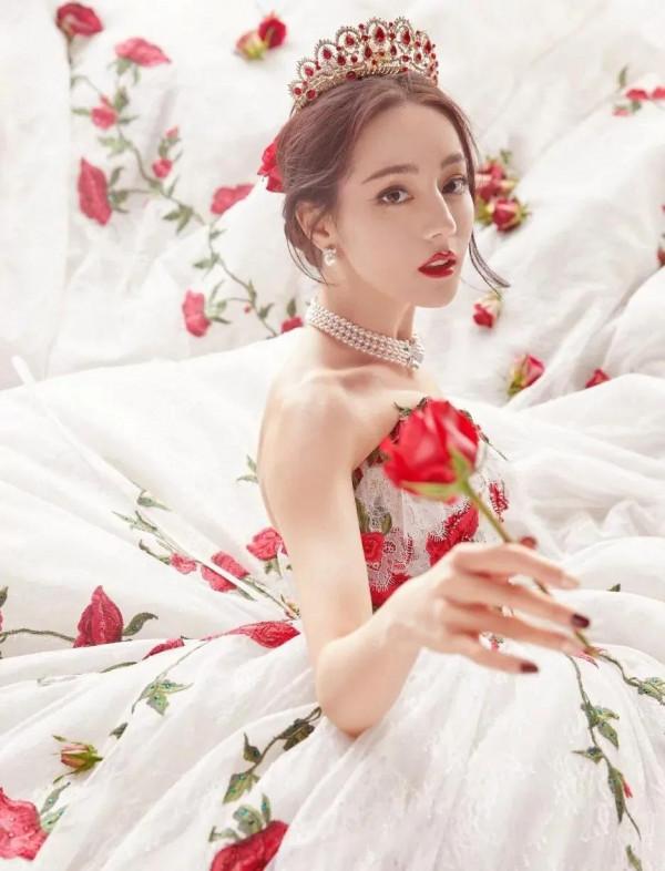 迪麗熱巴紅毯“殺手”，美圖欣賞