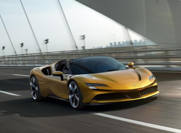 法拉利“新戰將”,1000匹馬力2.5s破百,開它出門真拉風 法拉利“新戰將”,1000匹馬力2.5s破百,開它出門真拉風