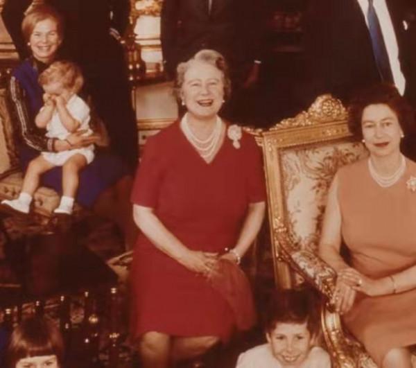 卡米拉用王太后的首飾挺多，塵封五十多年的她也戴，戴妃都沒有