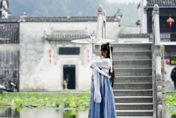 “弱水三千，我只取一瓢飲”，12首深情的古詩詞，你最愛哪一首？