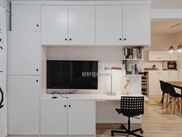 就憑客廳一面牆：儲物&plus;辦公，直接省下一間房？