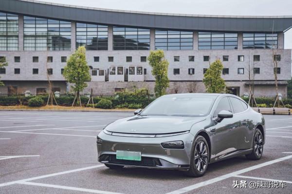 小鵬P7、豐田凱美瑞智慧對比，新勢力的優勢在哪裡？