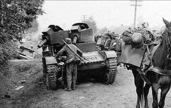 克盧格和屈希勒爾之間的內鬥——北方和中央兩大軍群之間互不配合 克盧格和屈希勒爾之間的內鬥——北方和中央兩大軍群之間互不配合